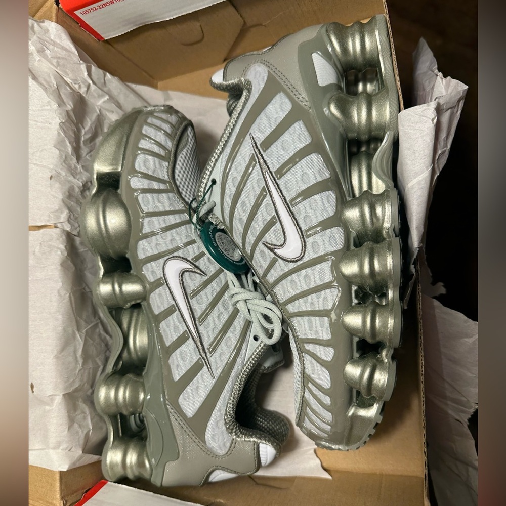Nike Shox TL Women’s 6.5 Silver & Light Green